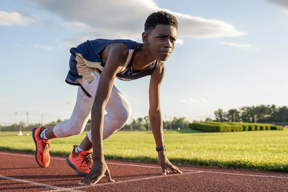 短视频代运营团队在办公室进行内容策划讨论